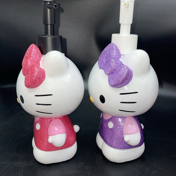 Hello Kitty Glitter Soap Dispensers - Picture 2 of 6
